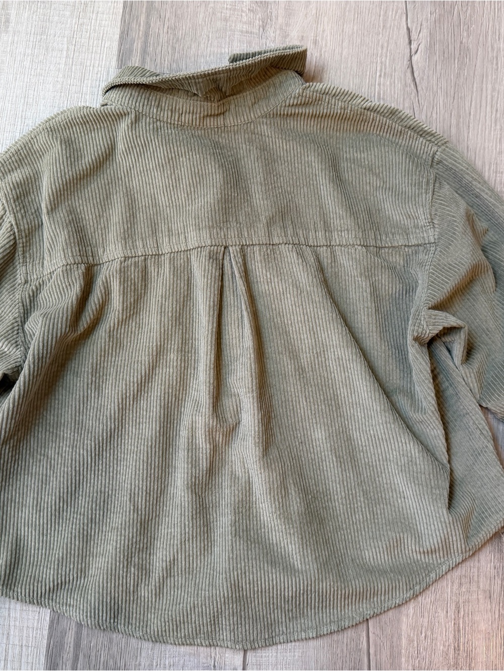 Corduroy Button-Down Shirt in Olive Green cropped - Picture 3 of 3